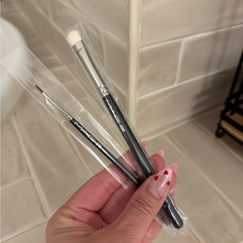 MAC 239S Eyeshader Brush + 210 Precise Eyeliner Brush — Authentic MAC Brushes